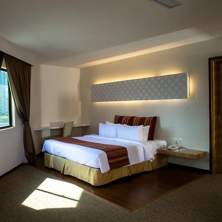 Grand Barakah Hotel Ампанг Экстерьер фото